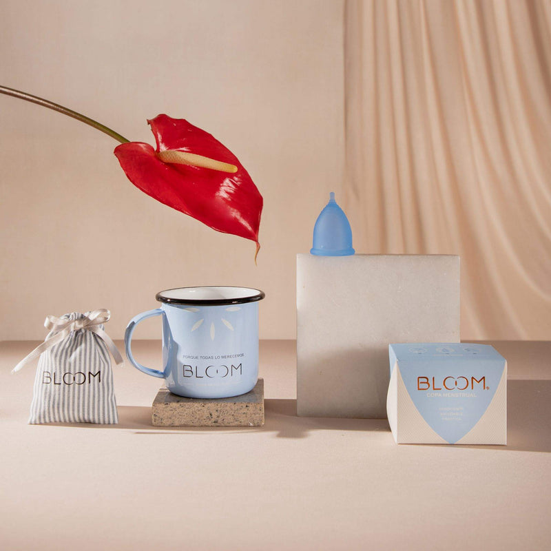 Kit copa menstrual BLOOM corta azul, con ollita esmaltada BLOOM, BLOOM CUP COLOMBIA