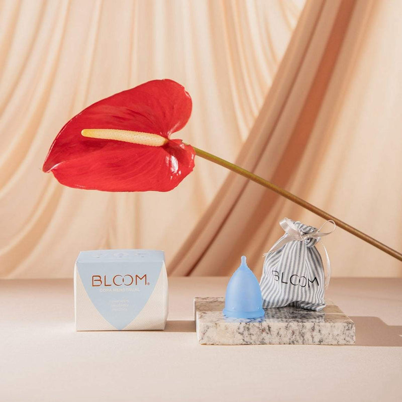 Kit copa menstrual BLOOM corta, ollita esmaltada y calzón absorbente tipo cachetero